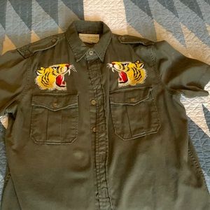 Vintage Denim & Supply Mens Short Sleeve Army shirt with Lion Emblems.
